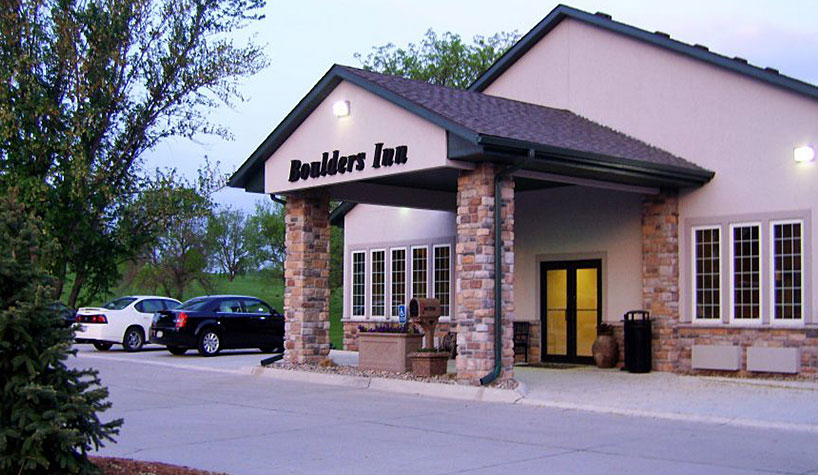 Boulders Inn & Suites in Denison, Iowa - Majestic Hills