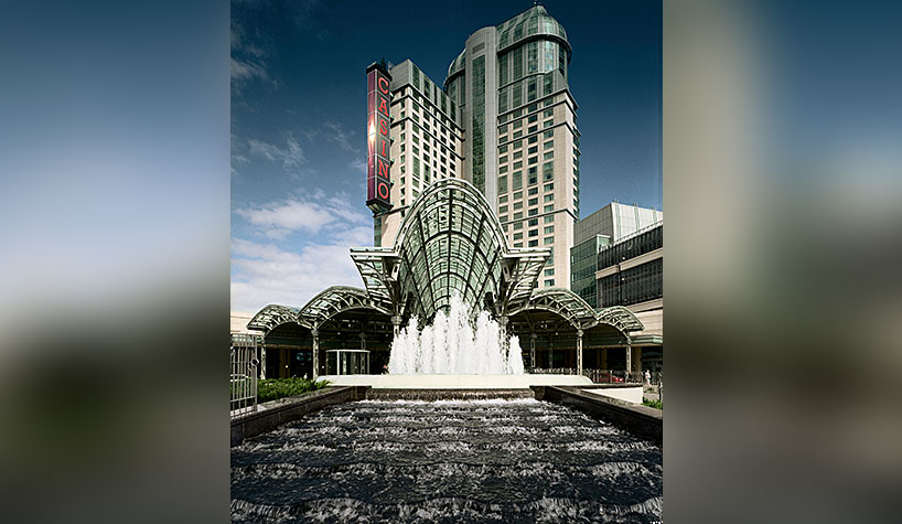 Mohegan Gaming & Entertainment has taken over as service provider of the Fallsview Casino Resort in Niagara Falls, Canada.