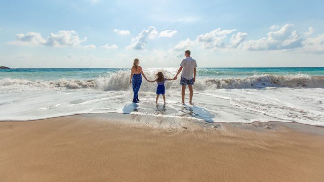 Harris Poll: 77% of Americans planning summer travel