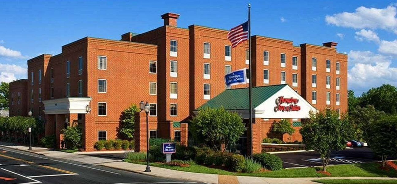 Hampton Inn & Suites Charlottesville - At The University